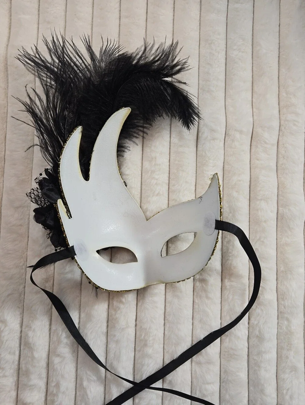 Elegant Gold & Black Masquerade Mask with Black Feather Plumes